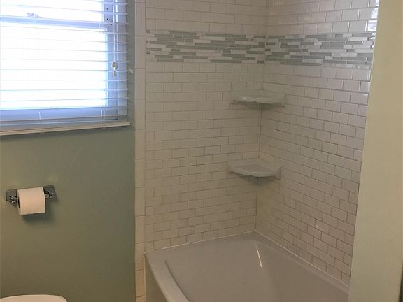 4th image of 4727 Glacier Ave #1