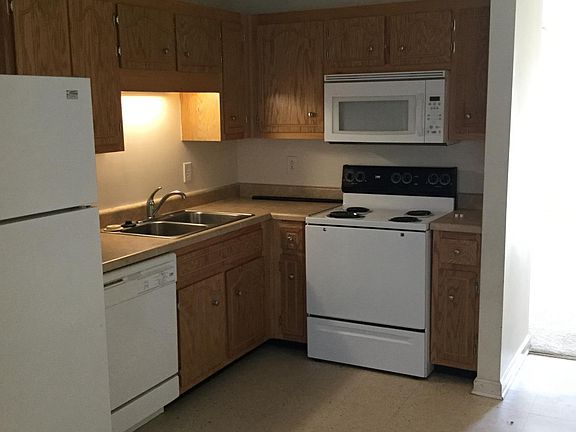 3rd image of 809 Oak Arbor Ct APT 4