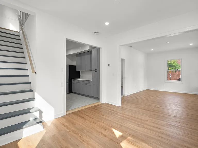138 Maryland Park Dr — Photo 12