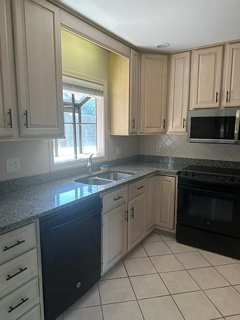 3 bed, 2.0 bath, $2,800 — Photo 4