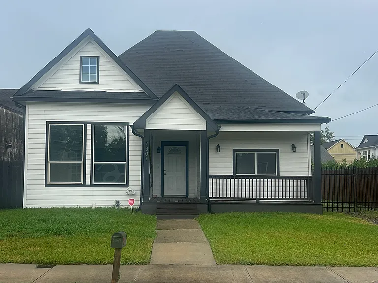 2305 Lorraine St — Photo 6