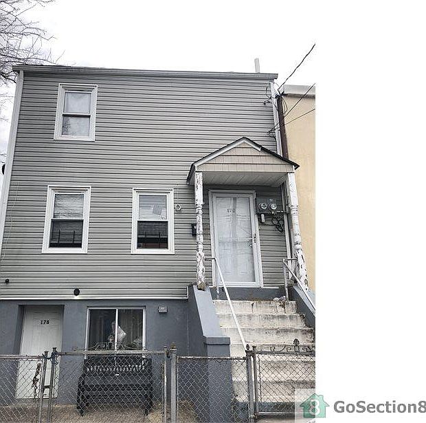 1st image of 178 Boyd St Floor 2