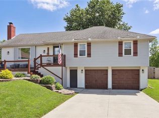 1401 Lee Ln, Raymore, MO 64083