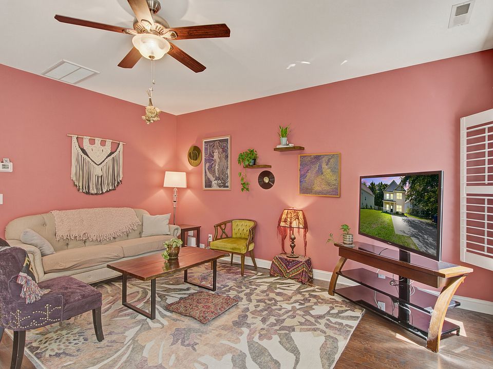 1st image of 21 Oak Forest Dr Unit B