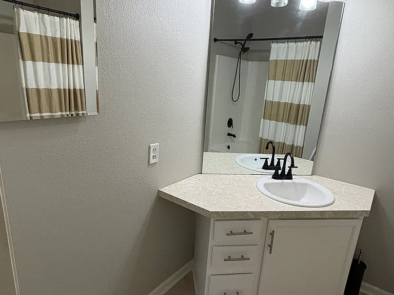 10550 Baymeadows Rd — Photo 21