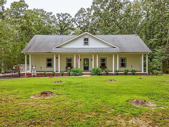 3rd image of 40 Suzy Cv