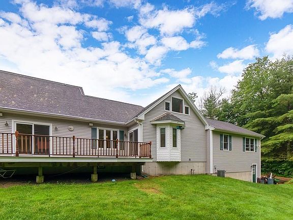3rd image of 25 Foxwood Ln