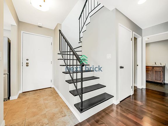 4th image of 401 100th Ave NE APT 304