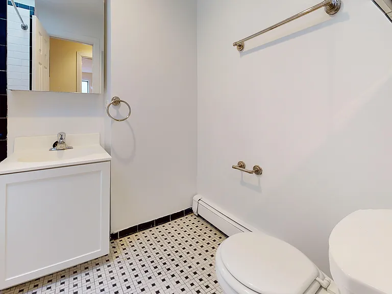 480 W Broadway #4 — Photo 22
