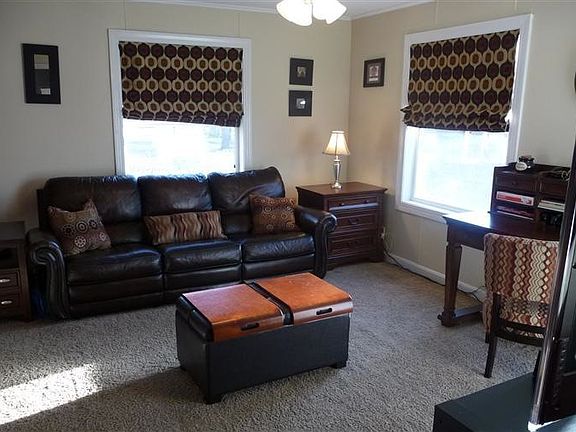 2nd image of 301 N Cavender St
