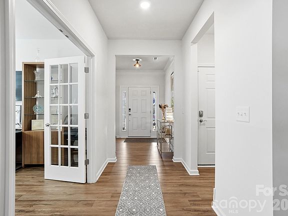 5th image of 3053 Rosseau Ln