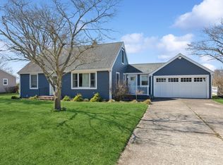 1110 Gillette Dr, East Marion, NY 11939