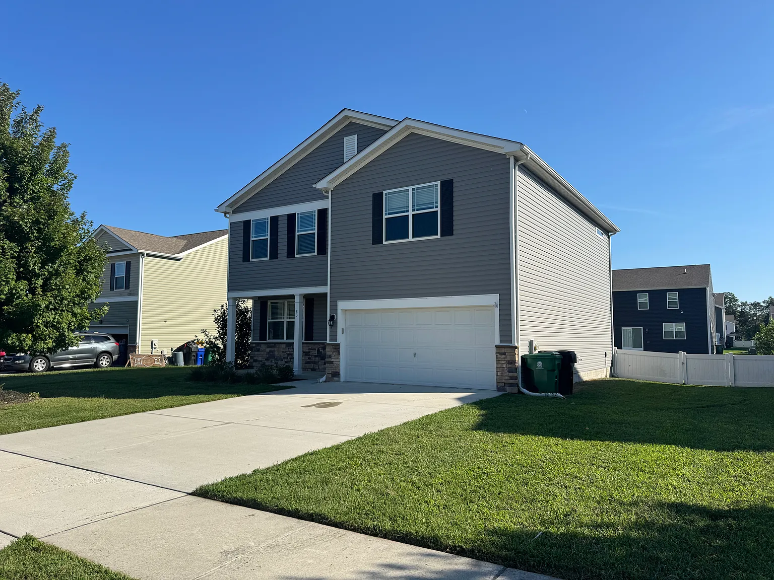 3 bed, 2169 sqft, $2,700 — Photo 2