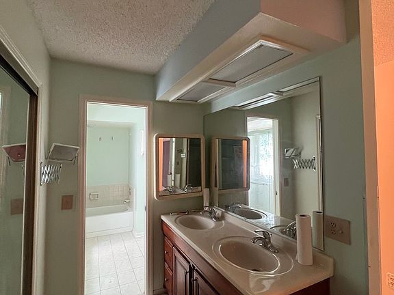5th image of 10440 Tara Dr