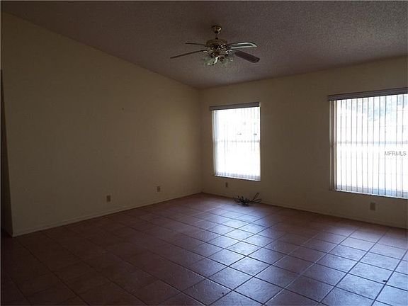 3rd image of 1595 Fentress Ave