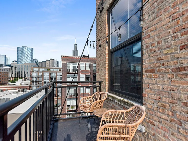 1040 W Adams St #610 — Photo 14