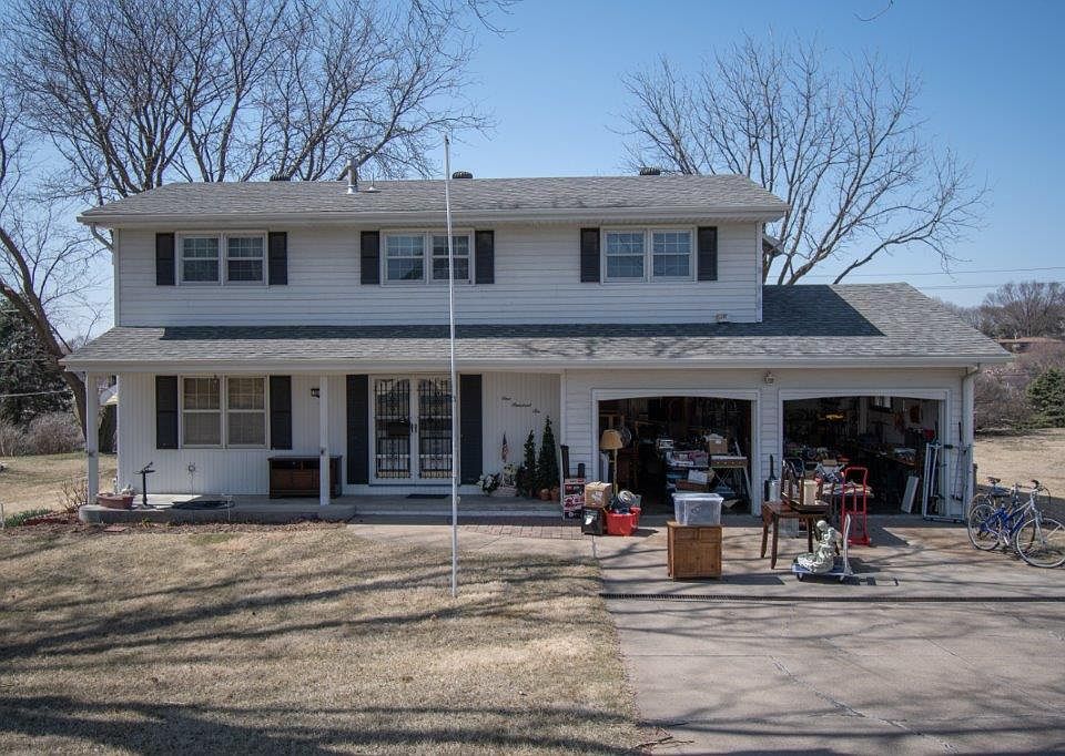 1st image of 106 Surrey Ave