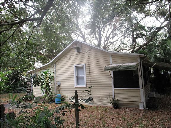 3rd image of 682 SE Saint Lucie Blvd