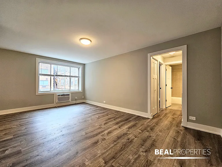 530 W Surf — Photo 124