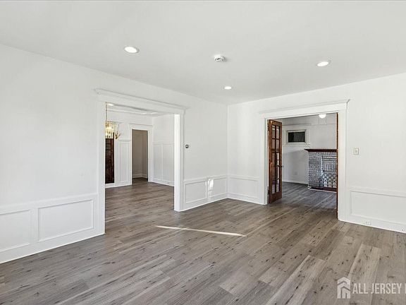 5th image of 109 W Lincoln Ave