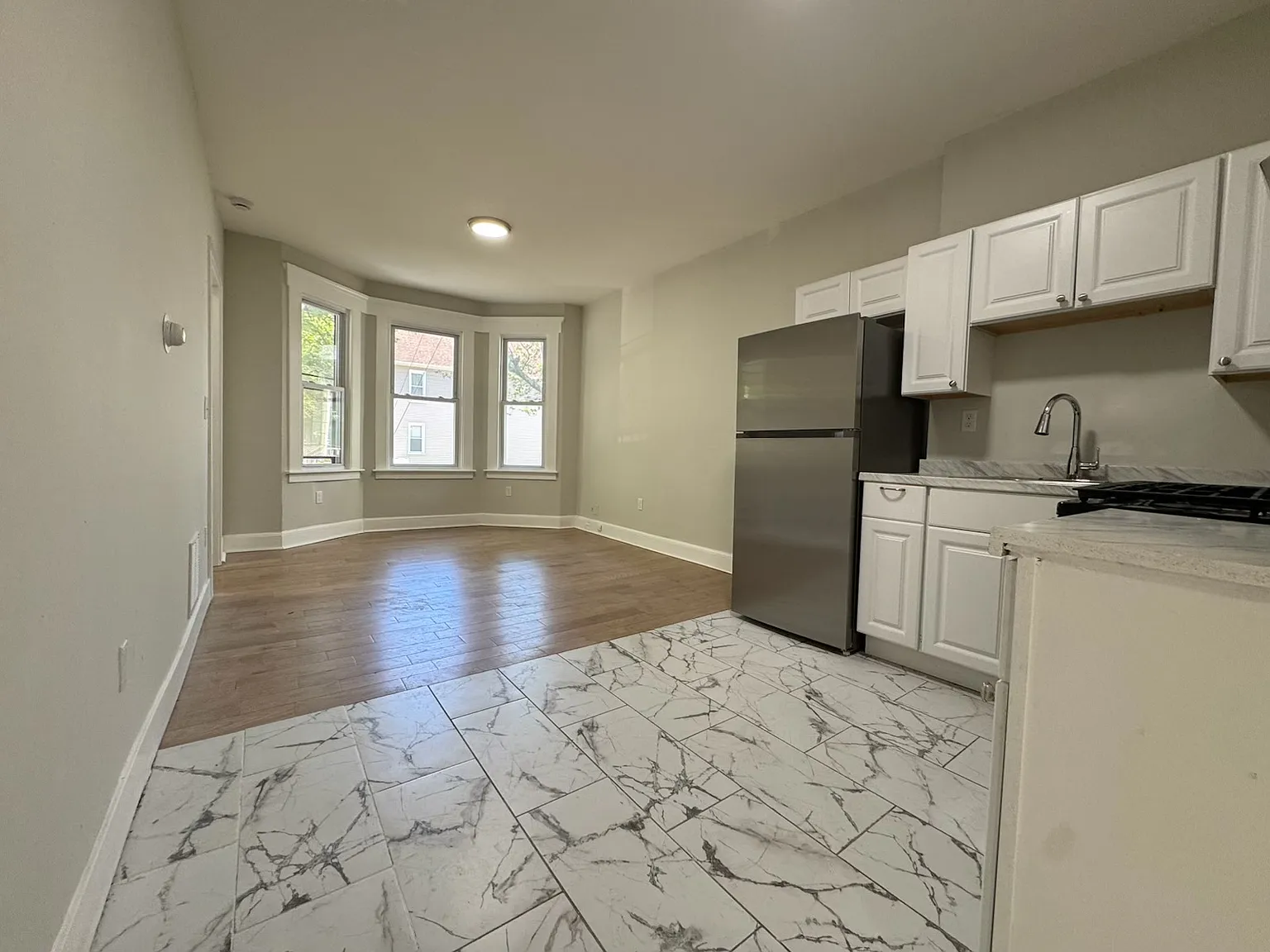 3 bed, 1200 sqft, $1,845 — Photo 2