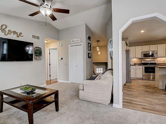 5th image of 303 White Tail Dr