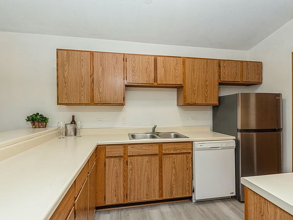 3rd image of 1371 Cunat Ct APT 2C