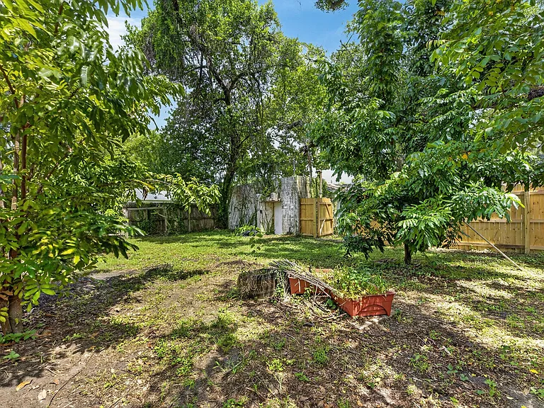 1005 E Flora St — Photo 41