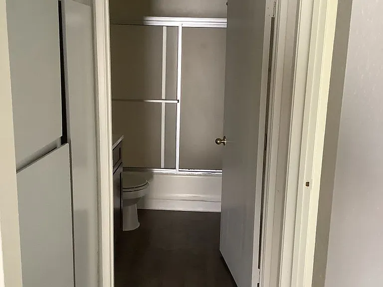 Laurel Canyon Apartments — Photo 22