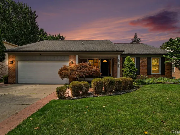 5309 Orchard Crest Dr, Troy, MI 48085