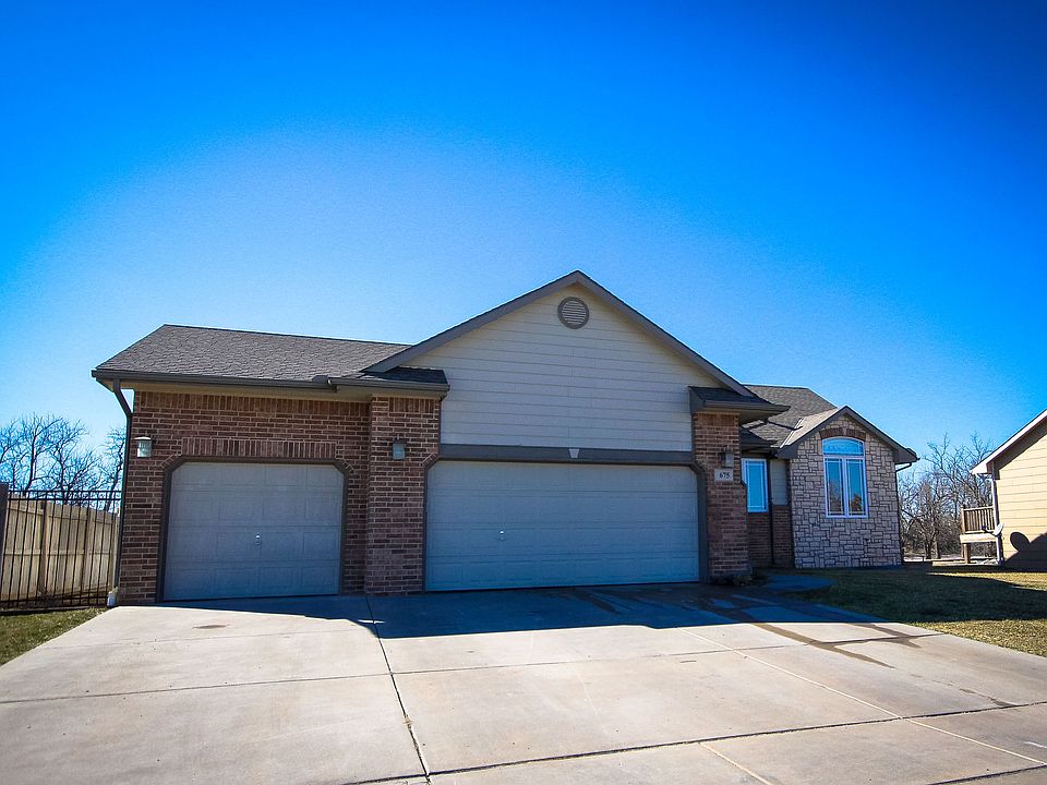 2nd image of 675 Cottonwood Cir