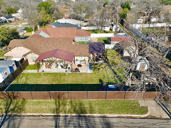 3rd image of 2924 Windsor Ave