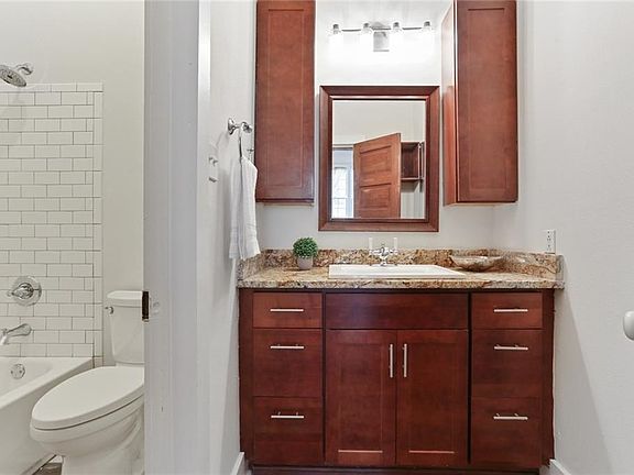 5th image of 2352-54 Laurel St