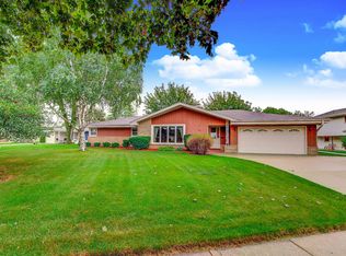 6130 Twin Oak Dr, Greendale, WI 53129
