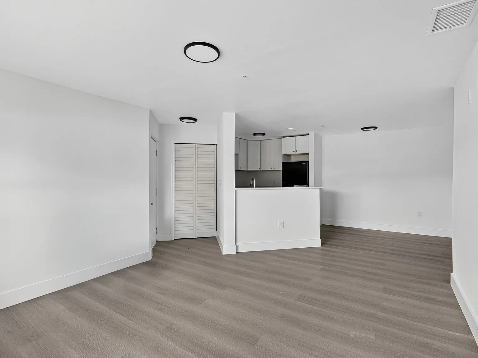 Cascades at Clear Lake Apartments — Photo 4