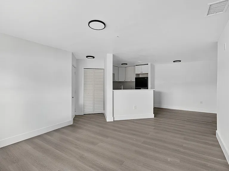 Cascades at Clear Lake Apartments — Photo 35