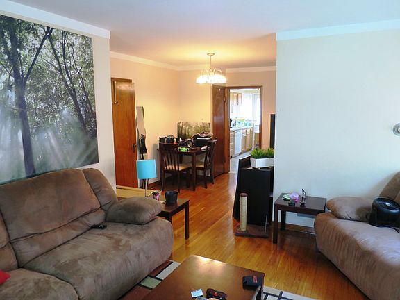 3rd image of 3435 Broadway Pl