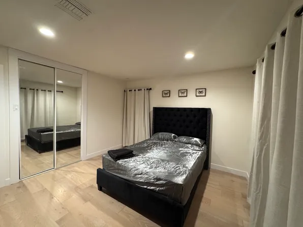 11836 Laurelwood Dr, Studio City, CA 91604