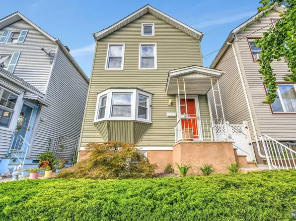 81 Woodland Ave, Kearny, NJ 07032