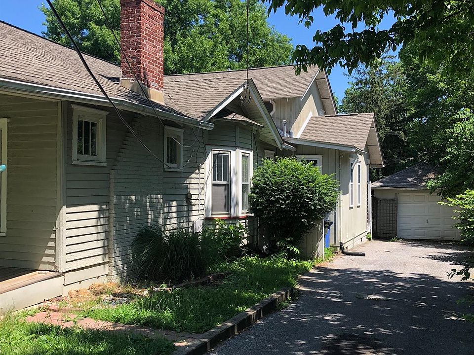 2nd image of 131 Suburban Ct