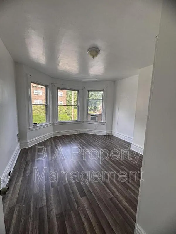 585 Forest Ave Floor 2 photo 1