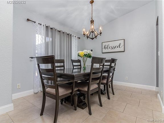 4th image of 279 SW Tulip Blvd
