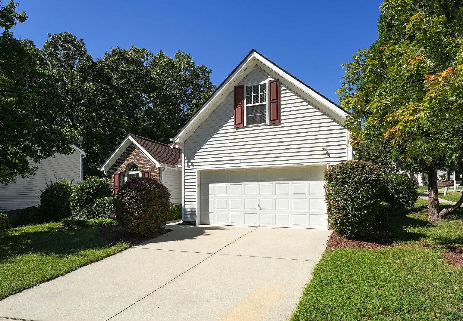 3 bed, 2.5 bath, 1889 sqft, $2,100 — Photo 2