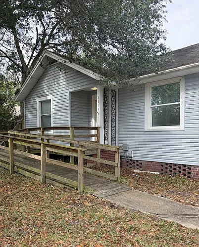 2114 Merrill Ave Photo 1