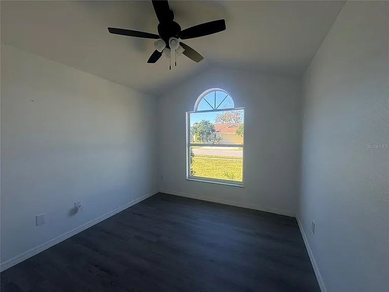 215 Hollowbrook Cir — Photo 8