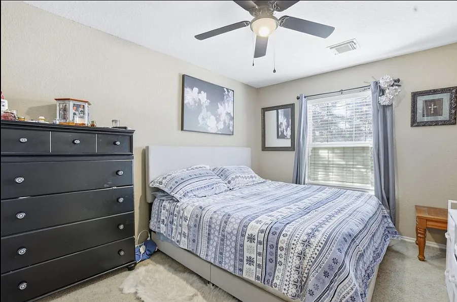 4 bed, 2291 sqft, $2,400 — Photo 4