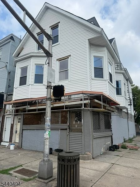 1st image of 523 Park Ave