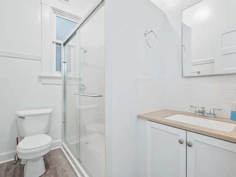 643 Oak St #5 — Photo 11