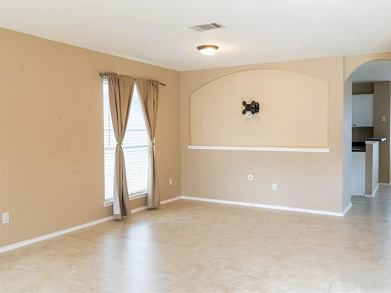 1608 Diana Dr — Photo 6