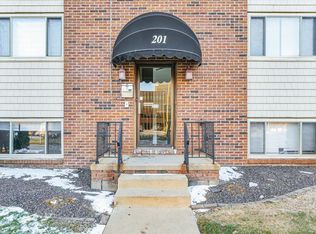 201 S. Regency Dr, Bloomington, IL 61701